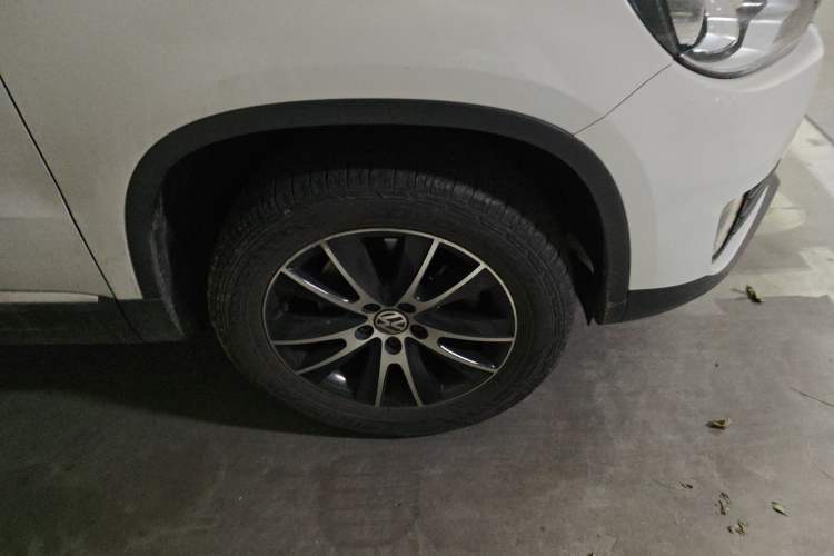 Used Volkswagen Tiguan 2013 1.8TSI Automatic Two-Wheel Drive Luxury Model Right Front Wheel Hub