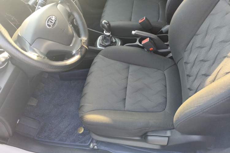 Used Kia K2 2015 Sedan 1.4L MT GLS