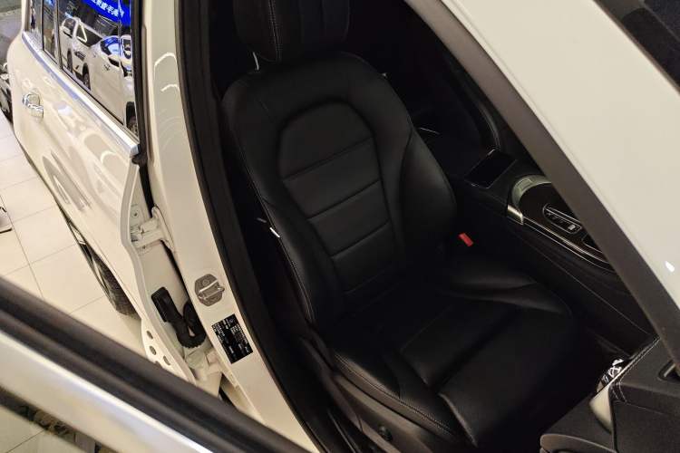 Used Mercedes-Benz GLC 2022 Refreshed GLC 300 L 4MATIC Dynamic Edition Prestige Version Right Front Seat