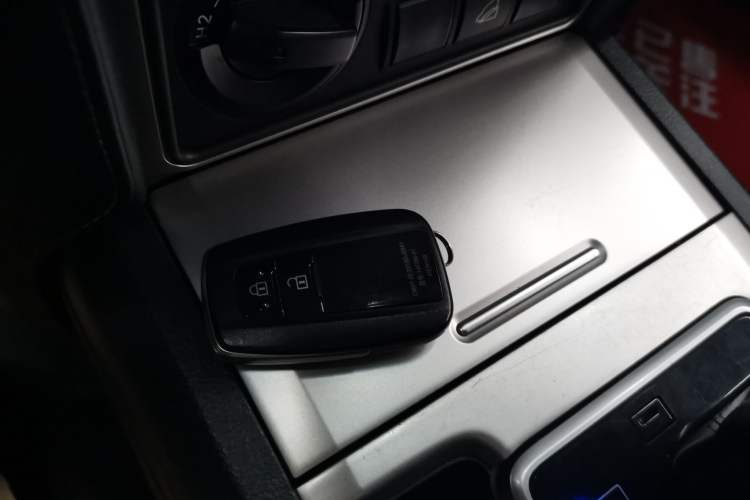 Used Toyota Prado 2018 3.5L Automatic TX-L with Rear-Mounted Spare Tire Vehicle Key