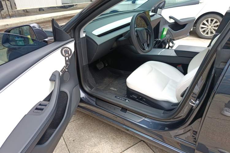 Used Tesla Model 3 2023 Long-Range All-Wheel-Drive Version