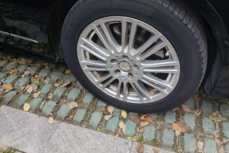 Used Mercedes-Benz E-Class 2012 E 200 L CGI Elegant Model Right Front Wheel Hub