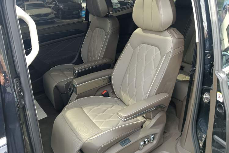 Used Volkswagen Viloran 2024 380TSI Premium Edition Left Rear Seat