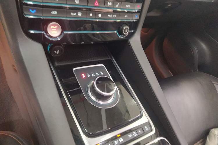 Used Jaguar F-PACE 2016 2.0T Two-Wheel Drive Urban Luxury Edition