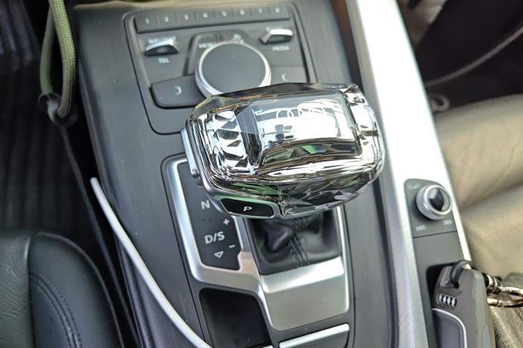 Used Audi A5 2020 Coupe 40 TFSI Fashion Edition China VI Emission Standard Gear Lever