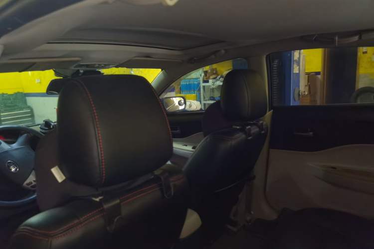 Used Bestune B50 2012 1.6L manual sunroof version Headliner