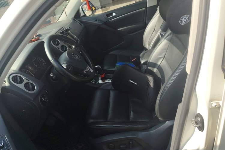 Used Volkswagen Tiguan 2015 1.8TSI Automatic All-Wheel-Drive Luxury Model Left Front Seat