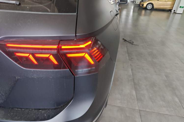 Used Volkswagen Tiguan L 2023 Restyled 330TSI Automatic Two-Wheel Drive R-Line Enhanced Comfort Version
