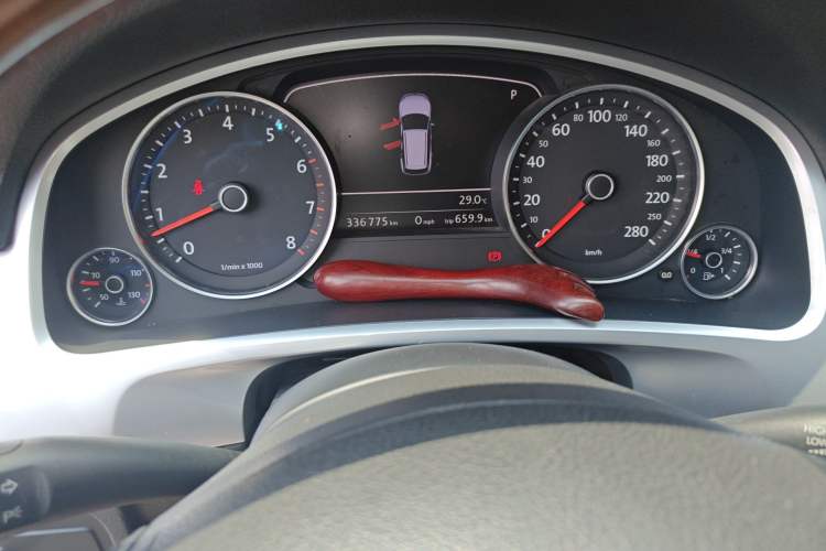 Used Volkswagen Touareg 2011 3.0 TSI High-End Version Instrument Cluster