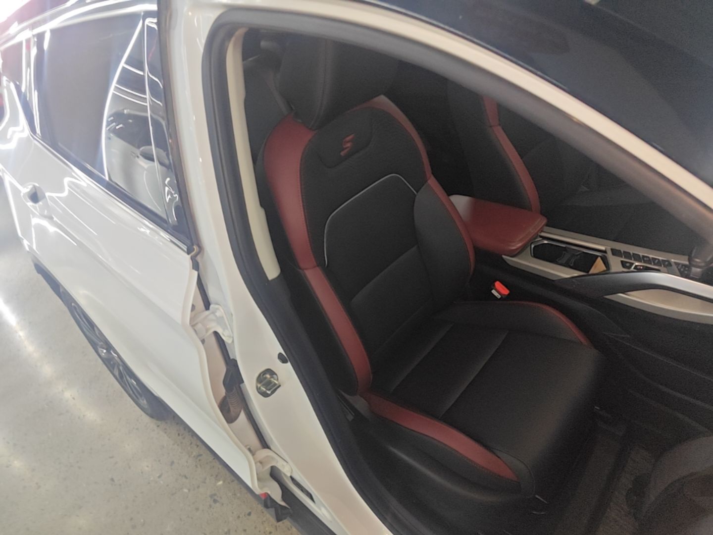 Geely Auto Coolray 2021 1.4T DCT Platinum Edition — снимка 19