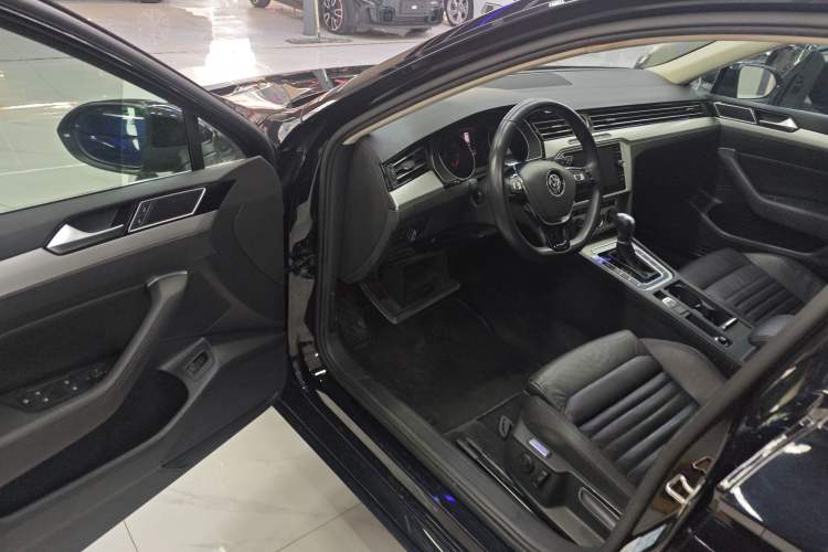 Used Volkswagen Variant 2018 380TSI Two-Wheel Drive Comfort Edition