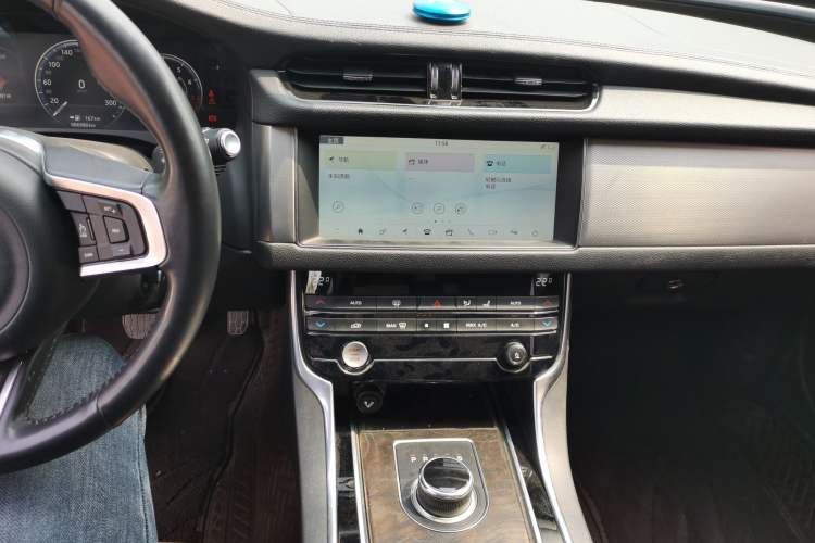 Used Jaguar XFL 2020 XFL 2.0T P250 Two-Wheel-Drive Luxury Edition Audio And AC Panel