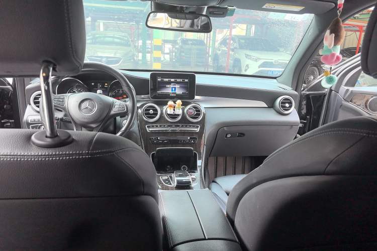 Used Mercedes-Benz GLC 2018 GLC 260 4MATIC Luxury Model
