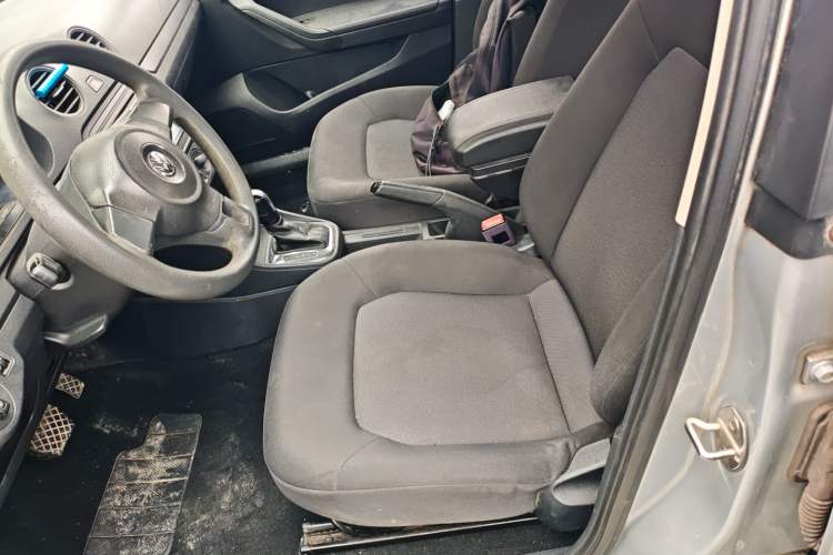 Used Volkswagen Jetta 2015 1.6L Automatic Fashion Model Left Front Seat