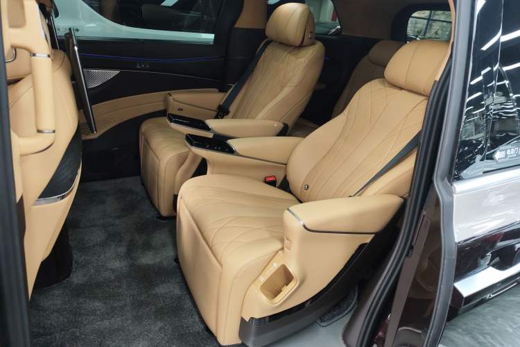 Used Denza D9 2025 Model DM-i Four-Wheel Drive Supreme Edition
