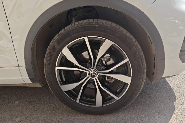Used Volkswagen T-ROC 2024 300TSI DSG Two-Wheel-Drive Chen Guang Edition Right Front Wheel Hub