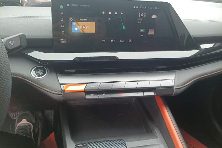 Used CHANGAN UNI-V 2022 1.5T Prestige Version
