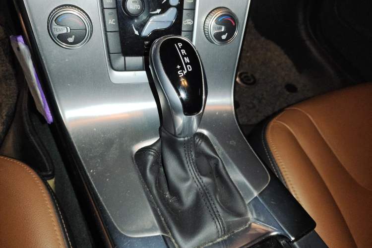 Used Volvo S60 2017 S60L T4 Smart Range Edition Gear Lever