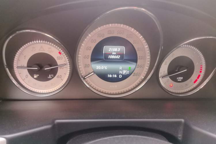 Used Mercedes-Benz GLK-Class 2013 GLK 300 4MATIC Dynamic Sunroof Model Odometer Close Up