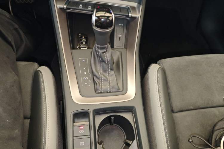 Used Audi Q3 2020 35 TFSI Fashion Dynamic Model Gear Lever