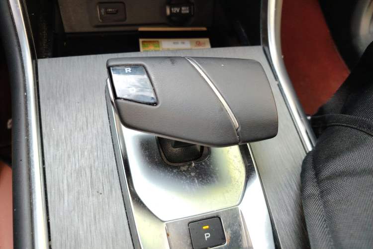 Used CHANGAN CS75 2023 Enjoy Edition 1.5T DCT Luxury Version Gear Lever