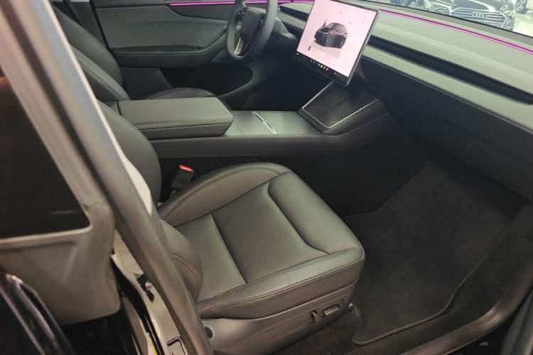 Used Tesla Model Y 2025 Rear-Wheel-Drive Version
