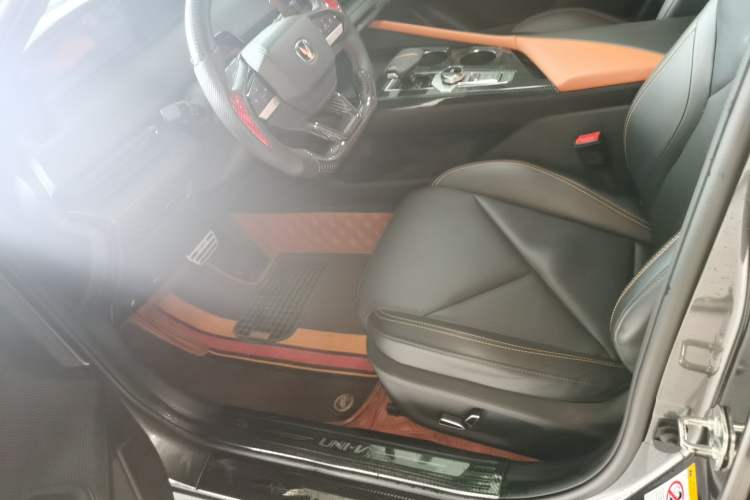 Used Changan UNI-V 2022 1.5T Prestige Version
