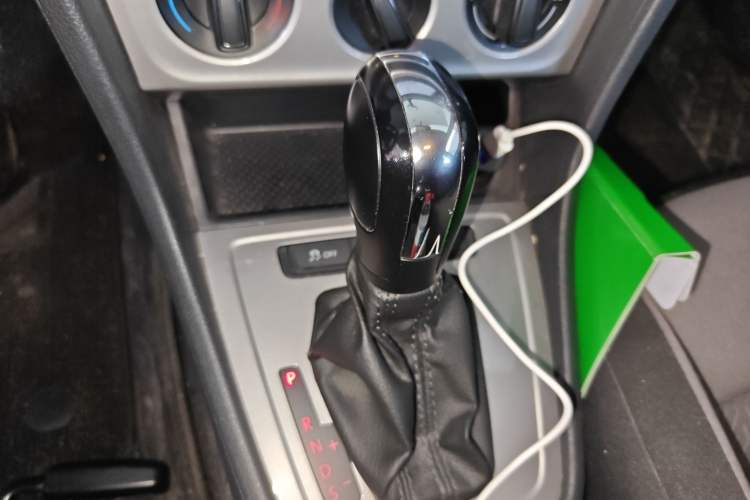 Used Volkswagen Gran Lavida 2013 1.6L Automatic Fashion Model Gear Lever