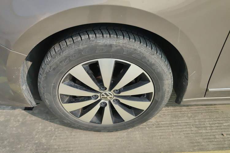 Used Volkswagen Sagitar 2017 180TSI Automatic Luxury Edition Exterior 4