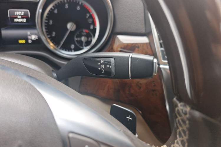 Used Mercedes-Benz M-Class 2015 ML 400 4MATIC Luxury Model Gear Lever