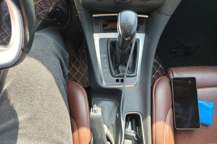 Used DS 5LS 2016 1.6T Comfort Edition THP160 Gear Lever