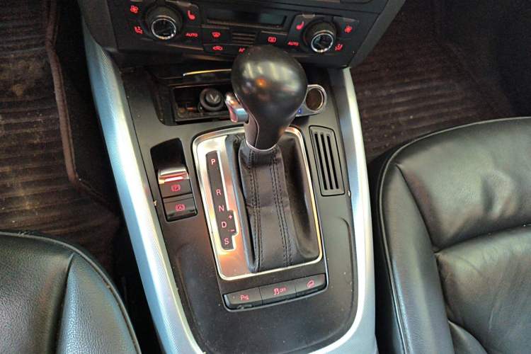 Used Audi Q5 2012 2.0TFSI Technology Model Gear Lever