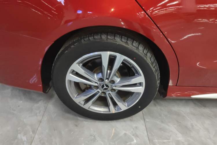 Used Mercedes-Benz C-Class 2021 C 200 L Fashion Edition Sport Version Right Rear Wheel Hub