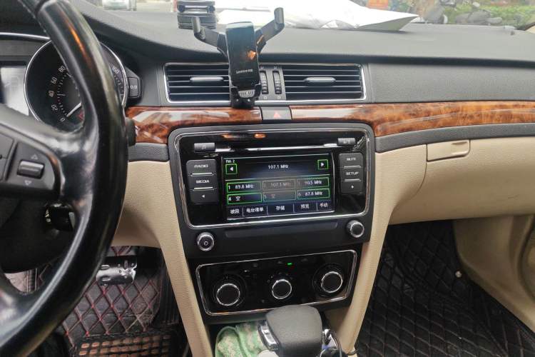 Used Skoda Superb 2012 1.8TSI Automatic Elegant Edition Audio And AC Panel