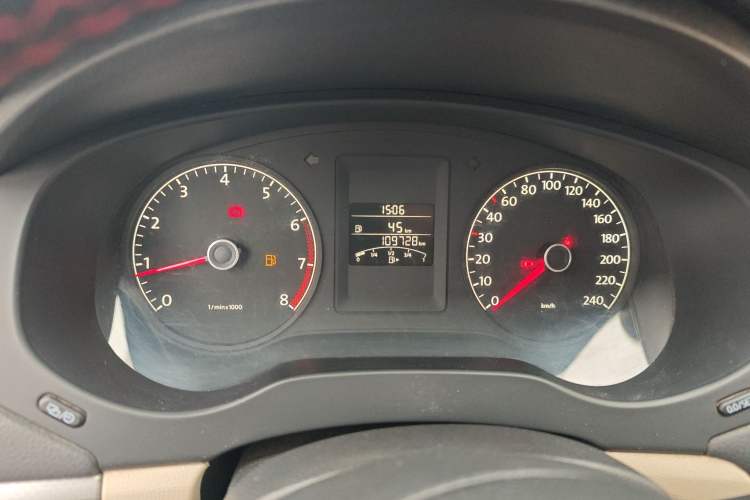 Used Volkswagen Sagitar 2012 1.6L Manual Comfort Model Instrument Cluster