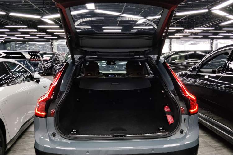 Used Volvo V90 2022 Cross Country B5 AWD Prestige Edition Trunk