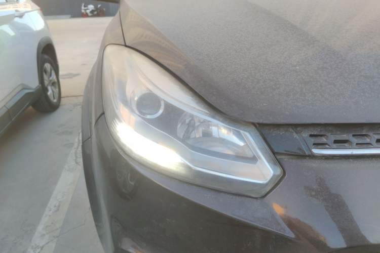 Used JMC Yusheng S350 2016 2.0T Automatic Two-Wheel Drive Gasoline Luxury Edition 5 Seats
