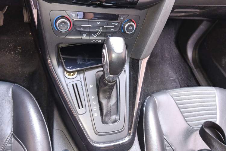 Used Ford Focus 2015 Sedan 1.6L Automatic Trend Model Gear Lever