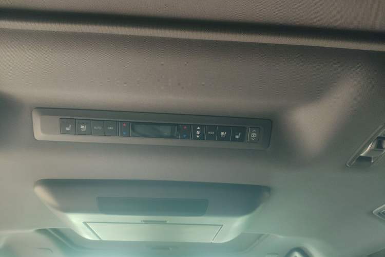 Used Toyota SIENNA 2023 2.5L Hybrid Platinum Edition
