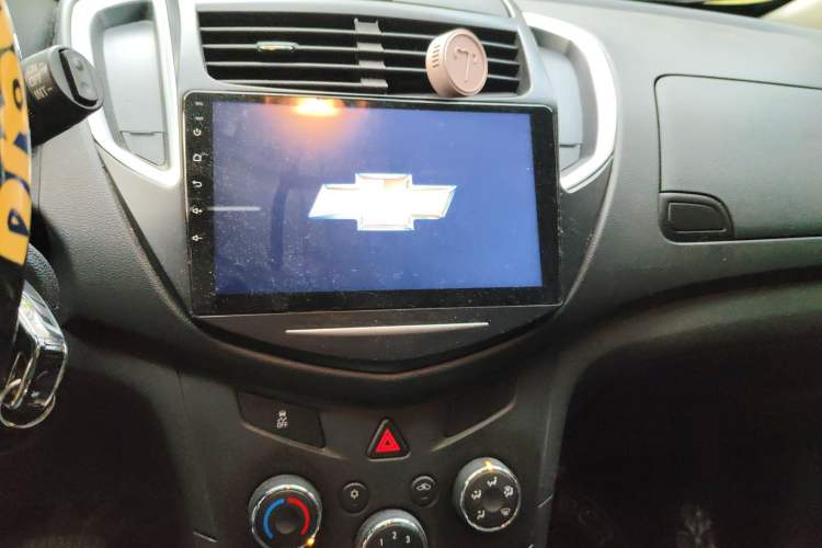 Used Chevrolet Trax 2016 1.4T Automatic Two-Wheel Drive Comfort Version with Sunroof Audio And AC Panel