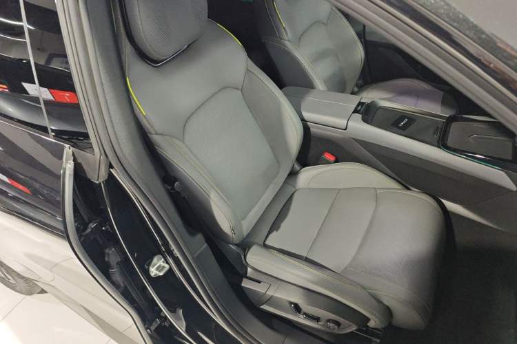 Used Lynk & Co 08 EM-P 2025 120km Long-Range Pro