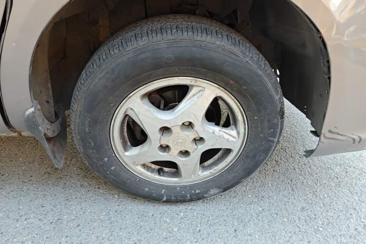 Used FORTHING Lingzhi 2015 M3 1.6L 7-Seater Luxury Model
