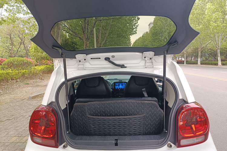 Used Roewe Clever 2022 311km QiQi BoBo Edition Trunk