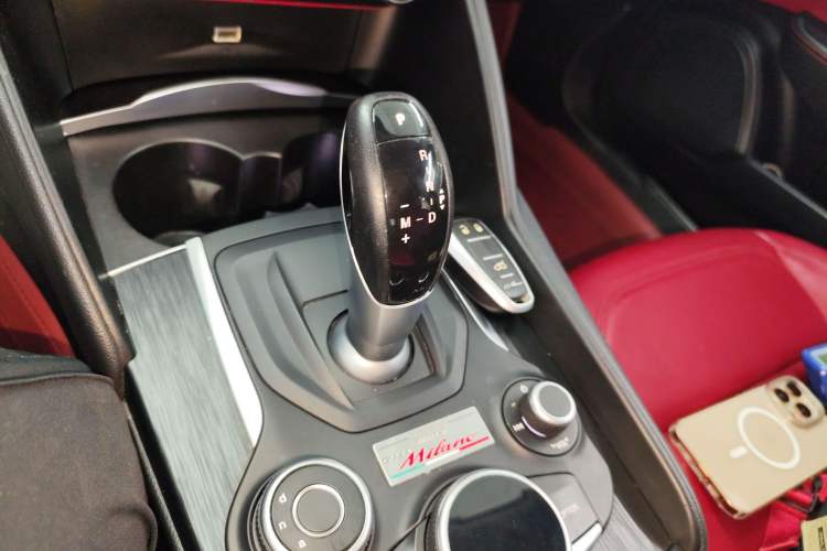 Used Alfa Romeo Giulia 2017 2.0T 200HP Luxury Edition
