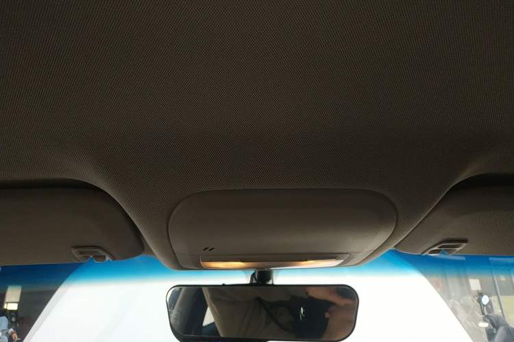 Used Chevrolet Monza 2019 320T Manual Xinxin Edition China VI Headliner