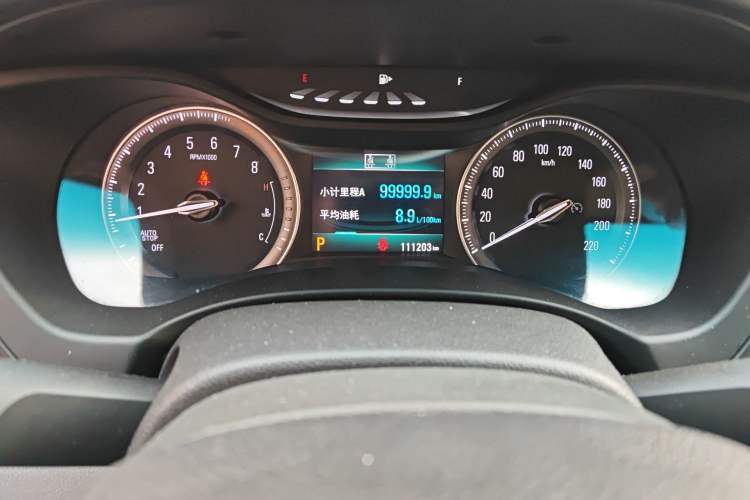 Used Buick GL6 2018 18T 6-Seater Luxury Model Odometer Close Up