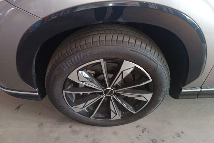 Used Roewe RX5 New Energy 2023 eRX5 Super Hybrid Premium Edition Left Front Wheel Hub