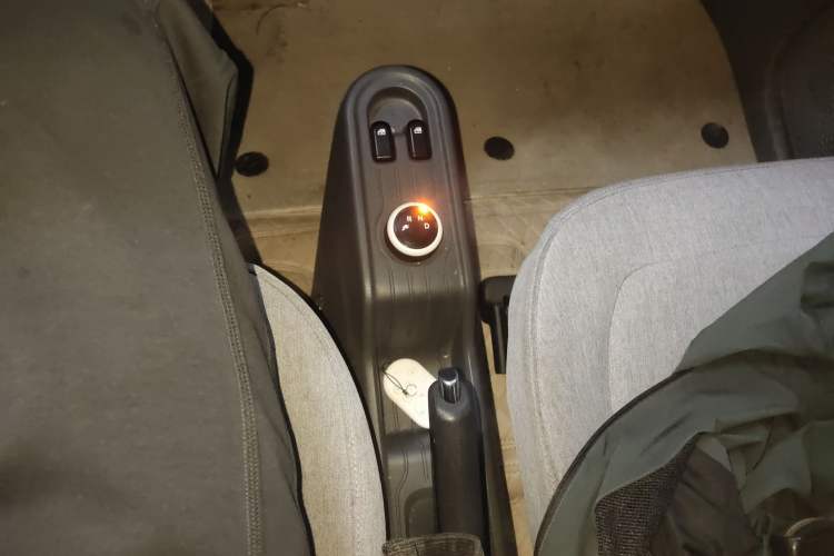 Used Wuling Hongguang MINIEV 2021 Macaron Fashion Edition Lithium-Ion Battery Gear Lever