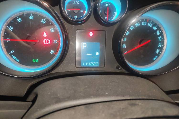 Used Buick GT 2014 XT 1.6L Automatic Fashion Edition Odometer Close Up