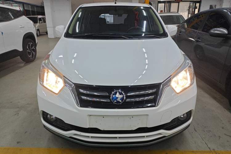 Used Venucia R50 2015 1.6L Manual Fashion Edition
